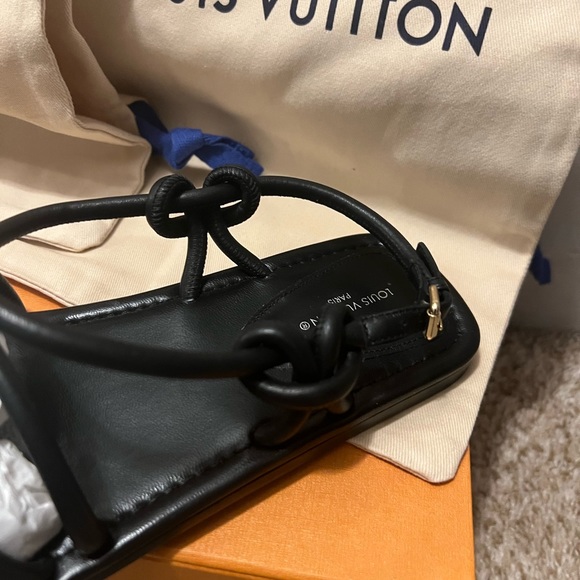 🖤🖤Louis Vuitton 🖤🖤 Black Leather Sandals - Picture 6 of 6